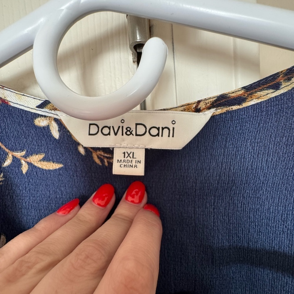 Davi & Dani Navy Floral Kimono - Picture 5 of 5